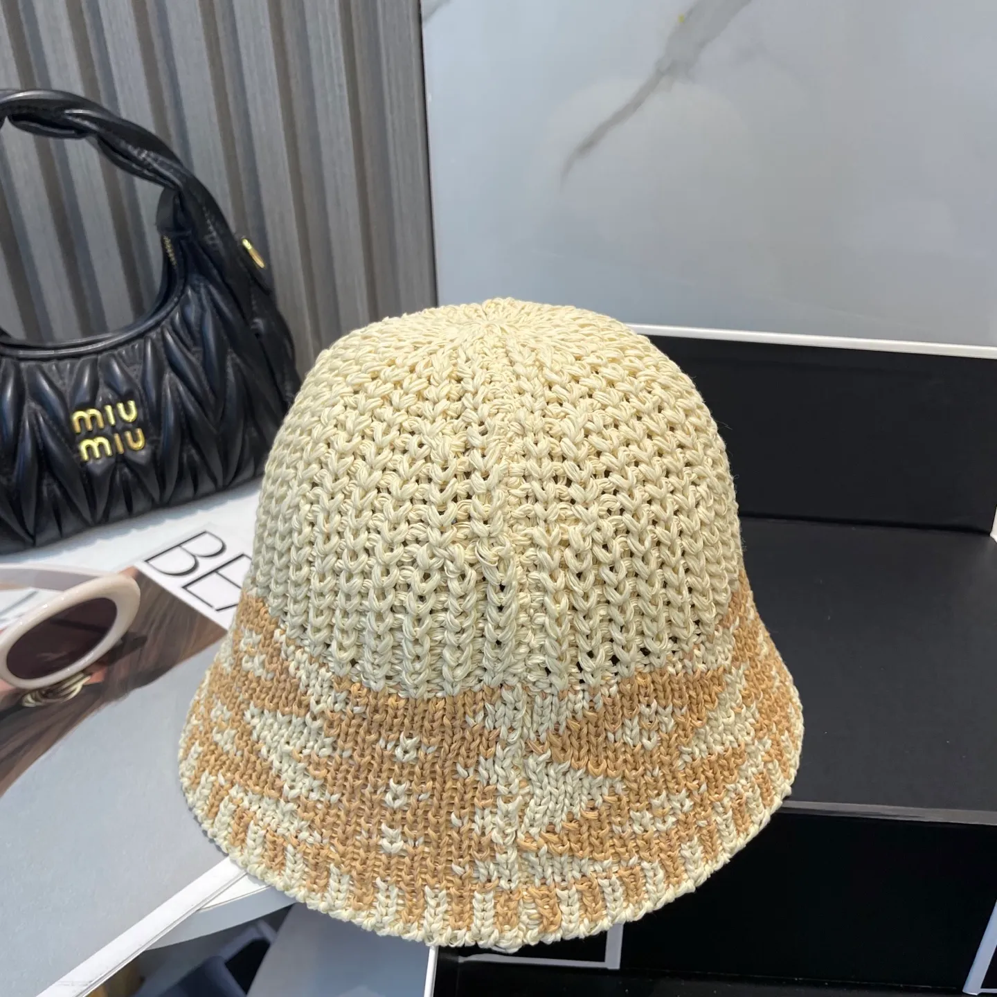 P70 Gucci's new knitted hat, made with high density, a super tasteful knitted hat~the first choice for going out on the street! The shape of the hat is super nice, the color is perfect, and it’s light to carry! A must-have for little fairies🧚Head circumference 57cm