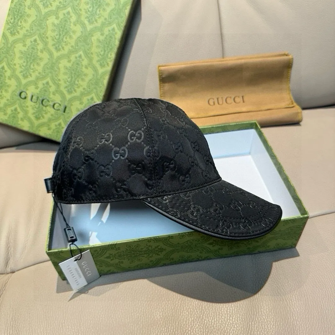 p900000 classic model!   , Gucci (Gucci) classic original baseball cap 😍😍 1:1 mold customization at the counter, the highest version, original satin fabric + first layer of cowhide, light and breathable! Photographed in real life, suitable for men and women in all seasons, basic head circumference 56cm, adjustable patches.