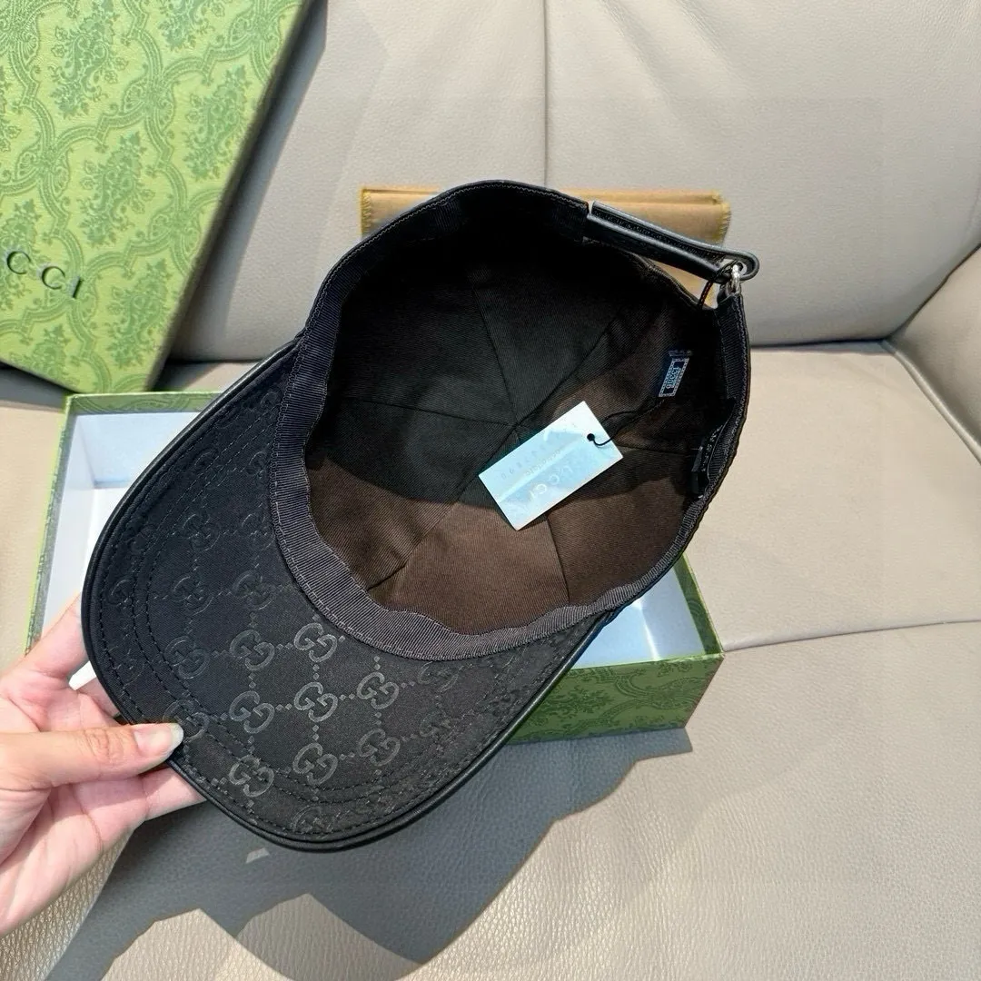 p900000 classic model!   , Gucci (Gucci) classic original baseball cap 😍😍 1:1 mold customization at the counter, the highest version, original satin fabric + first layer of cowhide, light and breathable! Photographed in real life, suitable for men and women in all seasons, basic head circumference 56cm, adjustable patches.