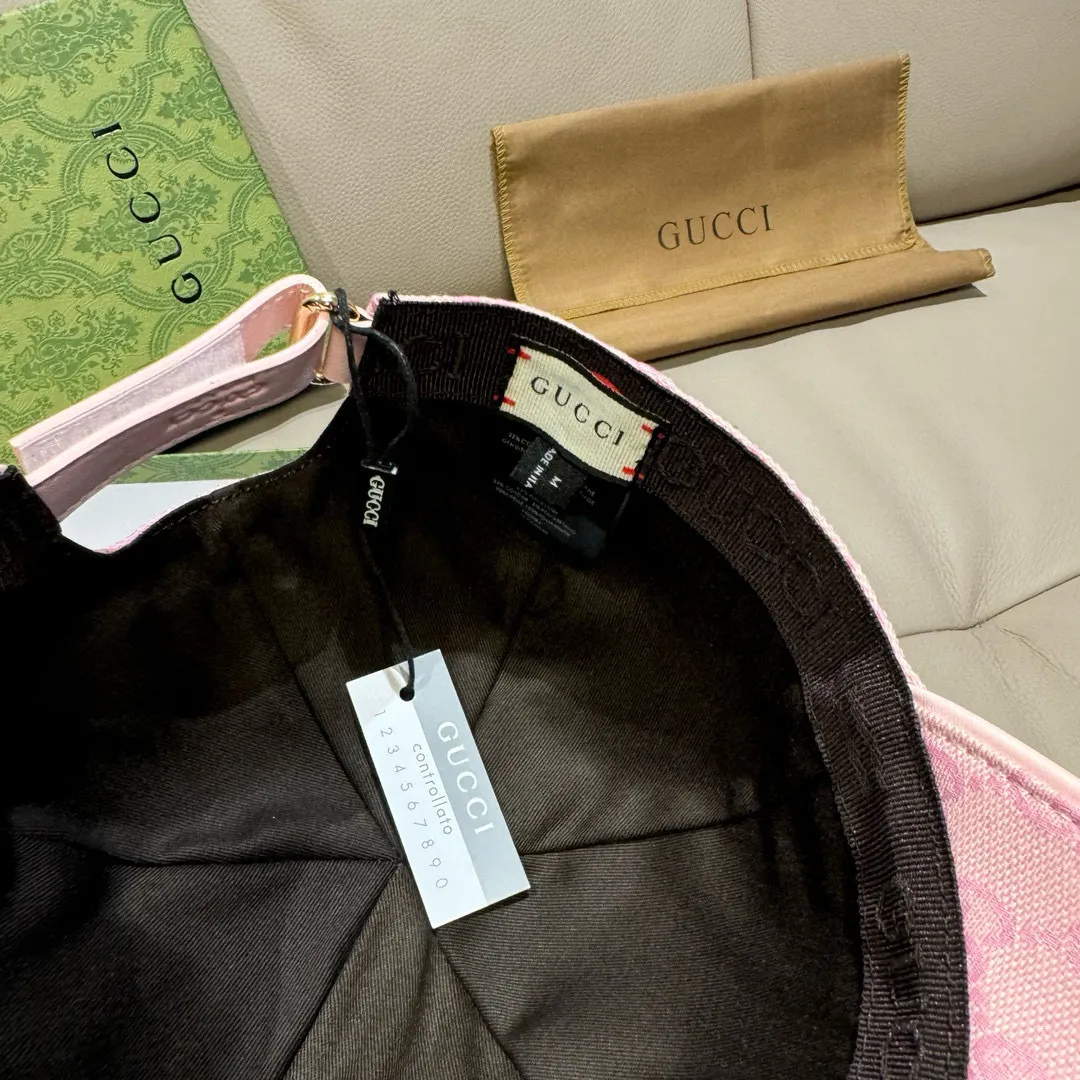 p90, Gucci (Gucci) original baseball cap, little bee embroidery, 1:1 mold customization, heavy embroidery, details comparable to counters, original canvas + first-layer cowhide, pure cotton lining, great quality! The first choice for handsome men and beautiful women, fashionable and versatile. Basic head circumference 56, adjustable patch