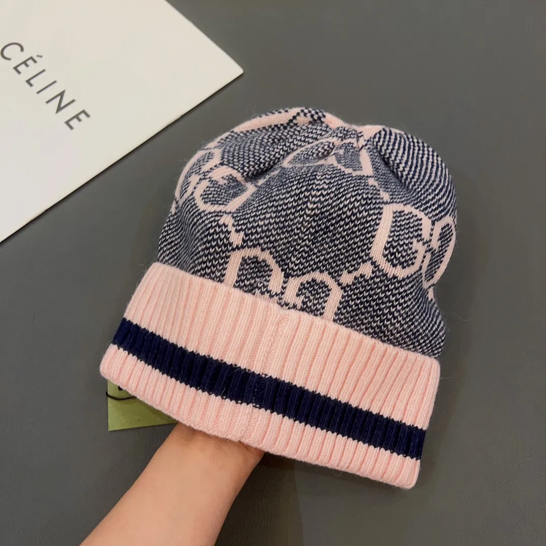 Special batch of 90 Gucci-new towel knitted woolen hat. The hot-selling knitted hat at the counter, super beautiful gg letters. Highly elastic knitted fabric, babies of any head shape can wear it with their eyes closed.