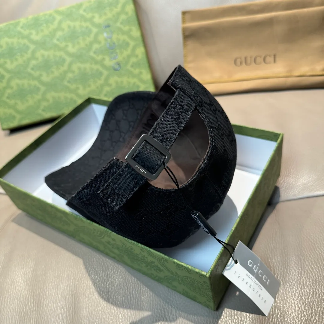P90 original version shipped!   , Gucci (Gucci) latest original baseball cap, wide webbing. 1:1 mold opening and customization at the counter, the highest version, original canvas fabric + first-layer cowhide, light and breathable! Photographed in real life, suitable for men and women in all seasons, basic head circumference 56cm, adjustable patches.