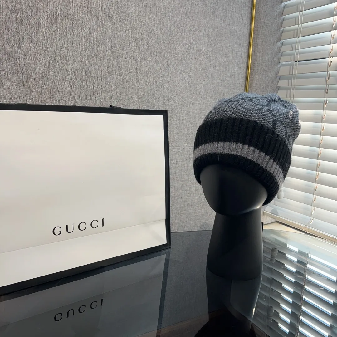 Special batch 90💰Gucci Gucci*wool🦙knitted beanie for square and round faces with small hair. Sisters who are close to the scalp, take a look here. They are absolutely flat-headed stars. This style can be purchased with confidence for square and round faces! The color is pretty and versatile, no matter your skin tone, you can wear it even without makeup!