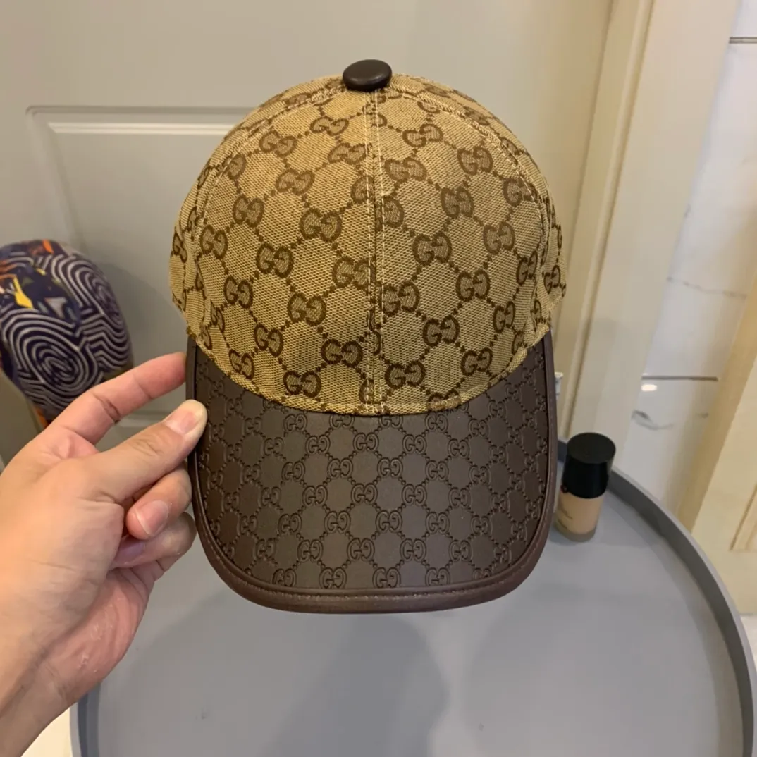 P110 Gucci (Gucci) new original baseball cap, 1:1 mold customization, heavy embroidery, details comparable to counters, original canvas + first-layer cowhide, excellent quality! The first choice for handsome men and beautiful women, fashionable and versatile. Basic head circumference 56, adjustable patch