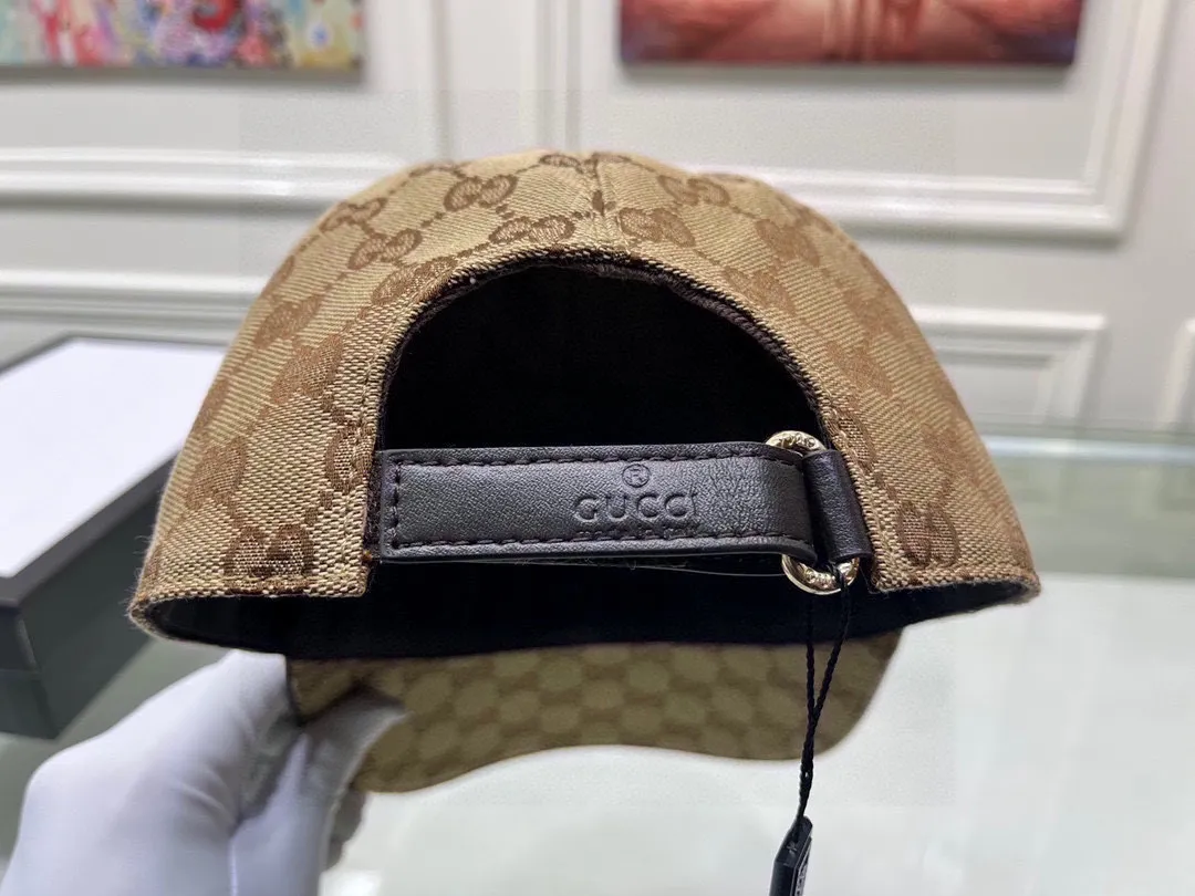 🉐1.1 million classic models are now available in new colors!  , Gucci (Gucci) classic original baseball cap, 1:1 mold opening and customization at the counter, the highest version, original canvas fabric + first layer of cowhide, pure cotton lining, light and breathable! Photographed in real life, suitable for men and women in all seasons, basic head circumference 56cm, adjustable patches.