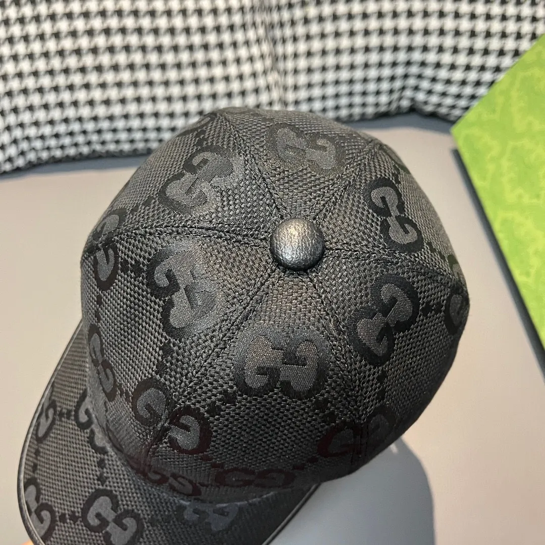 🉐90, Gucci Gucci's new original baseball cap, large double G, 1:1 mold customization at the counter, perfect pattern, original canvas fabric + first-layer cowhide, light and breathable! The basic head circumference is 56cm, and the patch is adjustable.