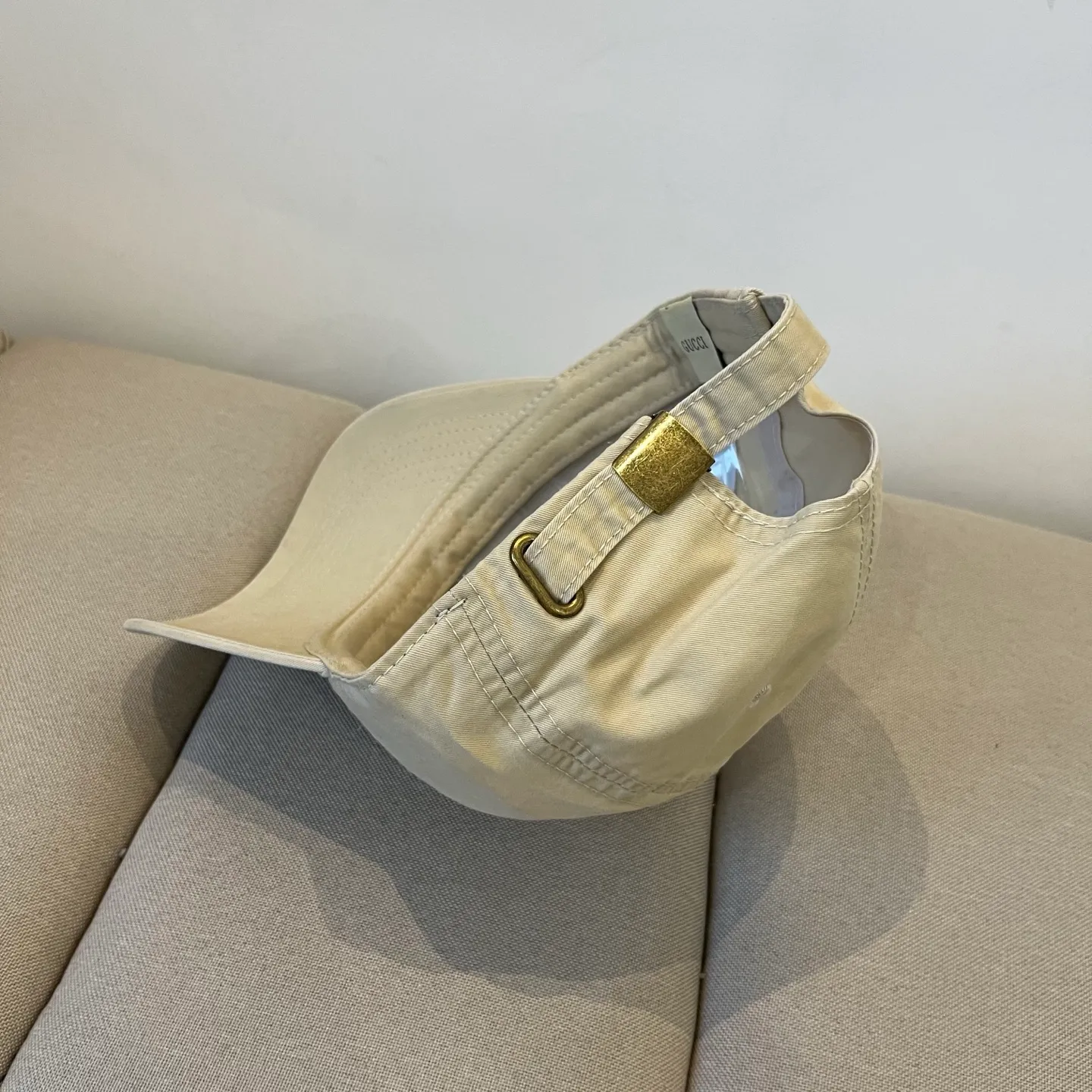P60 Gucci Baseball Cap♥️GUCCI🧢New product from the official website, baseball cap, original quality, very popular 🔥🎩 The craftsmanship is very exquisite, high-end and classy! Low-key luxury, easy to carry! Running volume!