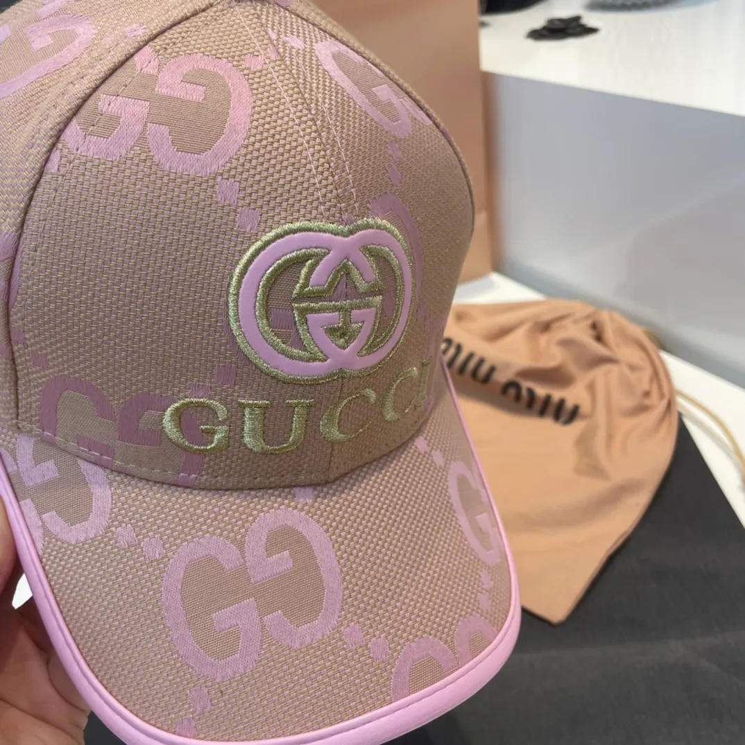 P60 GUCCI baseball cap, new product from the official website, baseball cap, original quality, very popular 🔥🎩 The craftsmanship is very exquisite, high-end and classy! Low-key luxury, easy to carry! Running volume!