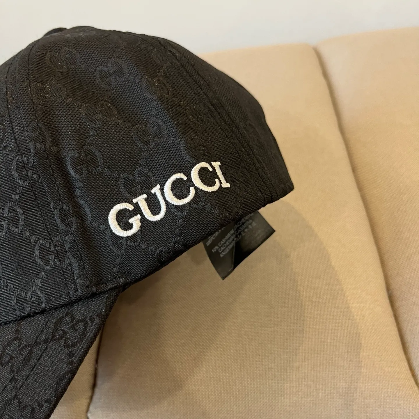 P56 Gucci Baseball Cap♥️GUCCI🧢New product from the official website, baseball cap, original quality, hot arrival 🔥🎩 The craftsmanship is very exquisite, high-end and classy! Low-key luxury, easy to carry! Running volume!