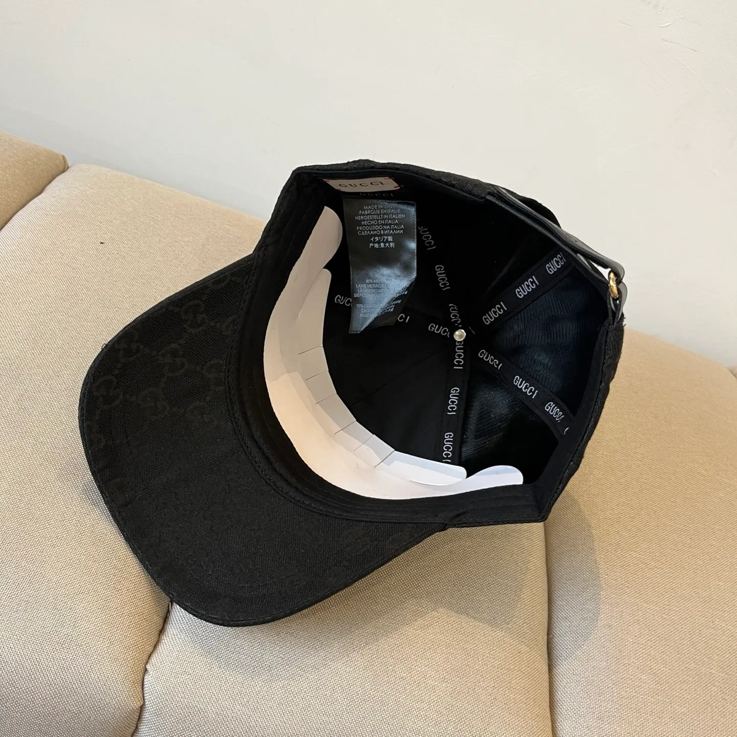 P56 Gucci Baseball Cap♥️GUCCI🧢New product from the official website, baseball cap, original quality, hot arrival 🔥🎩 The craftsmanship is very exquisite, high-end and classy! Low-key luxury, easy to carry! Running volume!
