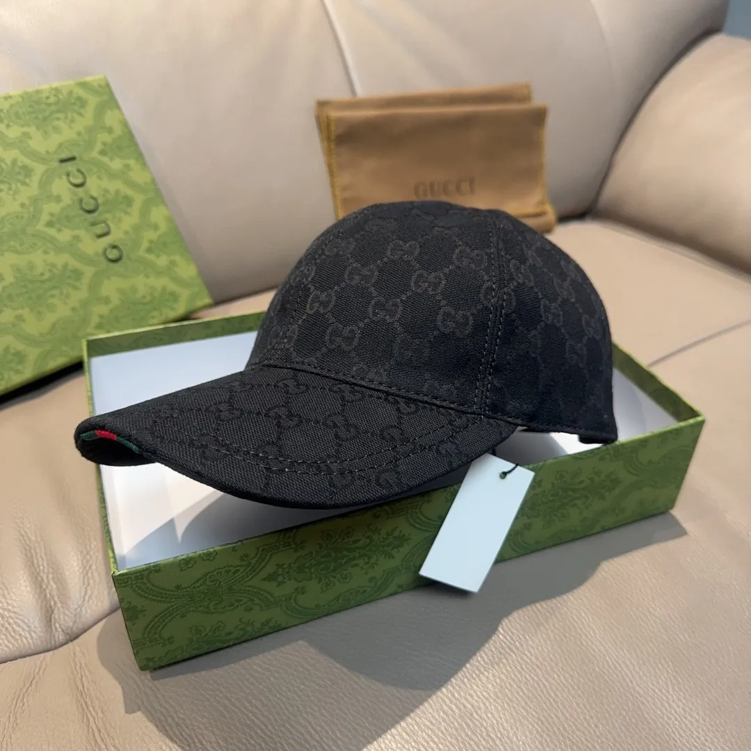 P90 original version shipped!   , Gucci (Gucci) latest original baseball cap, wide webbing. 1:1 mold opening and customization at the counter, the highest version, original canvas fabric + first-layer cowhide, light and breathable! Photographed in real life, suitable for men and women in all seasons, basic head circumference 56cm, adjustable patches.