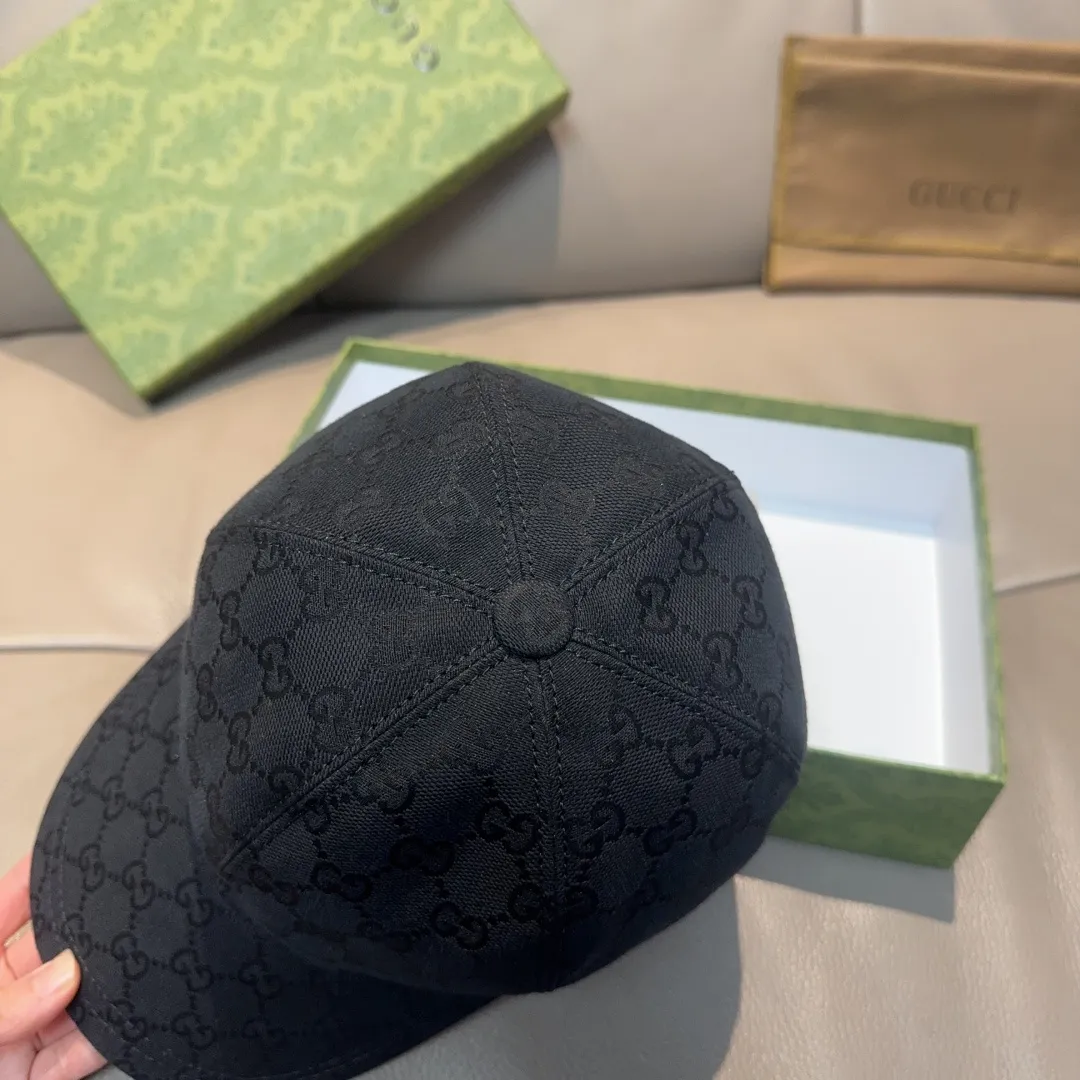 P90 original version shipped!   , Gucci (Gucci) latest original baseball cap, wide webbing. 1:1 mold opening and customization at the counter, the highest version, original canvas fabric + first-layer cowhide, light and breathable! Photographed in real life, suitable for men and women in all seasons, basic head circumference 56cm, adjustable patches.