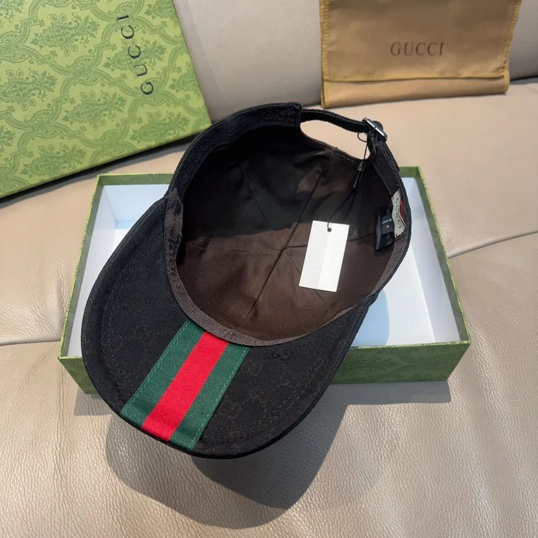 P90 original version shipped!   , Gucci (Gucci) latest original baseball cap, wide webbing. 1:1 mold opening and customization at the counter, the highest version, original canvas fabric + first-layer cowhide, light and breathable! Photographed in real life, suitable for men and women in all seasons, basic head circumference 56cm, adjustable patches.
