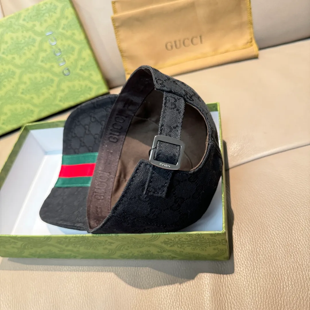 P90 original version shipped!   , Gucci (Gucci) latest original baseball cap, wide webbing. 1:1 mold opening and customization at the counter, the highest version, original canvas fabric + first-layer cowhide, light and breathable! Photographed in real life, suitable for men and women in all seasons, basic head circumference 56cm, adjustable patches.
