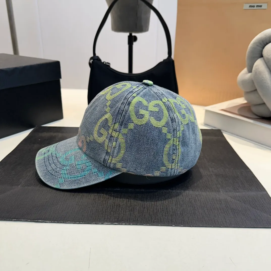 P56 Gucci Baseball Cap♥️GUCCI🧢New product from the official website, baseball cap, original quality, hot arrival 🔥🎩 The craftsmanship is very exquisite, high-end and classy! Low-key luxury, easy to carry! Running volume!