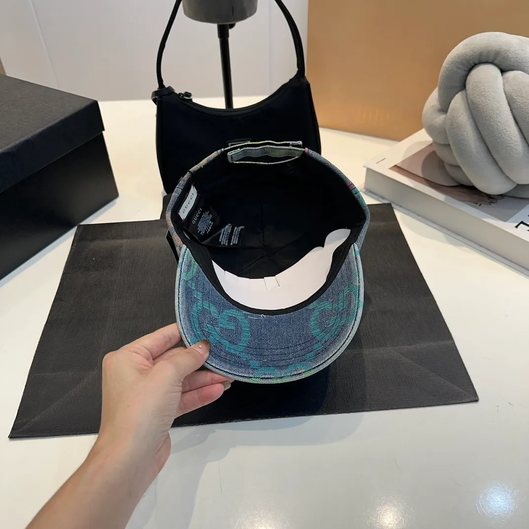 P56 Gucci Baseball Cap♥️GUCCI🧢New product from the official website, baseball cap, original quality, hot arrival 🔥🎩 The craftsmanship is very exquisite, high-end and classy! Low-key luxury, easy to carry! Running volume!