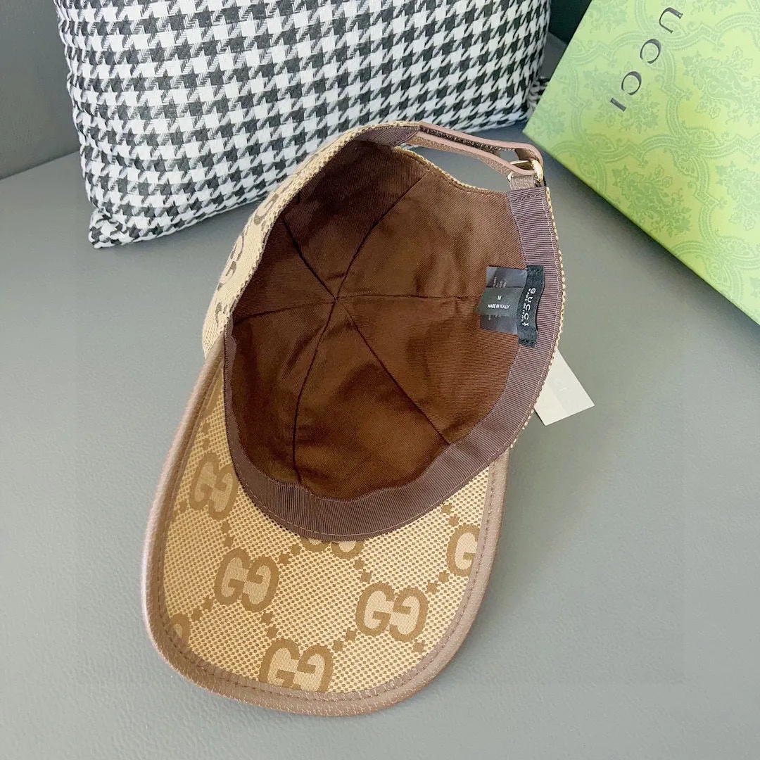 Batch 90, Gucci's new original baseball cap, large double G, 1:1 mold customization at the counter, perfect pattern, original canvas fabric + first-layer cowhide, light and breathable! The basic head circumference is 56cm, and the patch is adjustable.
