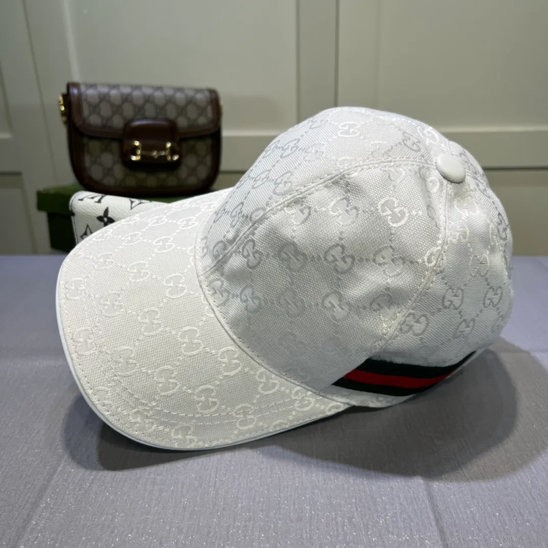 p90💰10,000-year-old classic model is shipped! Gucci (Gucci) classic original baseball cap 😍😍Customized at the 1:1 counter mold, the highest version, original canvas + first layer of cowhide, pure cotton lining, light and breathable! Photographed in real life, suitable for men and women in all seasons, basic head circumference 56cm, adjustable patches.