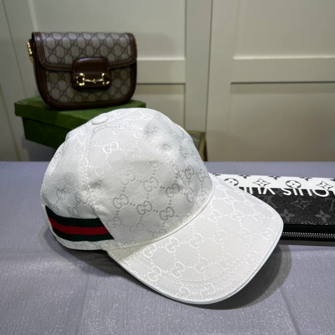 p90💰10,000-year-old classic model is shipped! Gucci (Gucci) classic original baseball cap 😍😍Customized at the 1:1 counter mold, the highest version, original canvas + first layer of cowhide, pure cotton lining, light and breathable! Photographed in real life, suitable for men and women in all seasons, basic head circumference 56cm, adjustable patches.