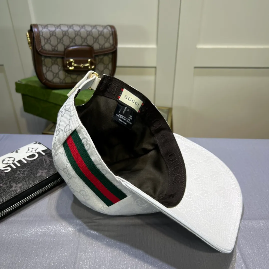 p90💰10,000-year-old classic model is shipped! Gucci (Gucci) classic original baseball cap 😍😍Customized at the 1:1 counter mold, the highest version, original canvas + first layer of cowhide, pure cotton lining, light and breathable! Photographed in real life, suitable for men and women in all seasons, basic head circumference 56cm, adjustable patches.