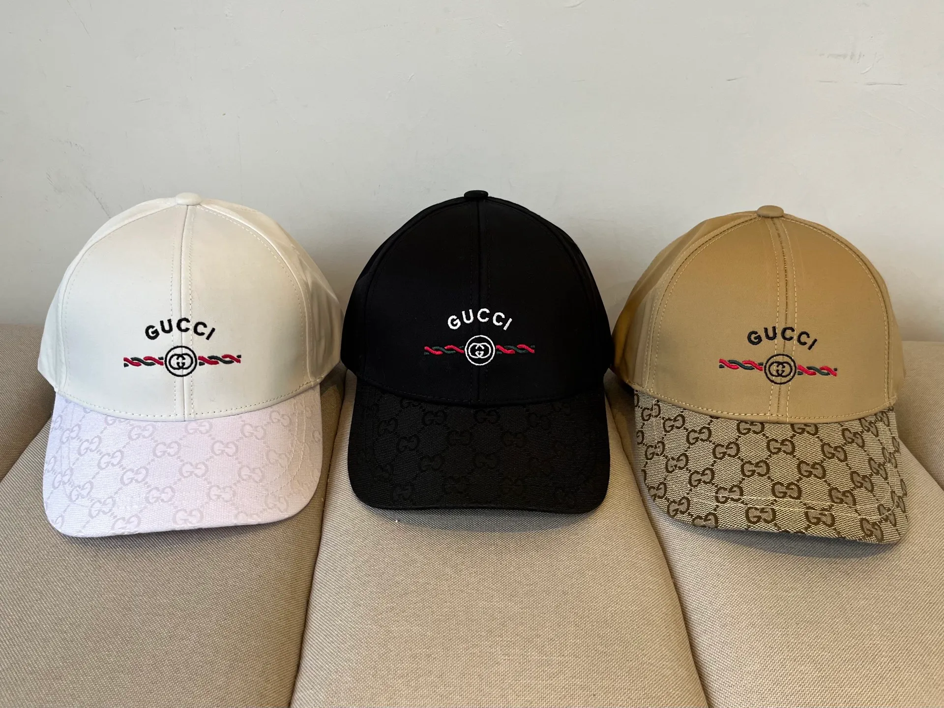 P60 Gucci Baseball Cap♥️GUCCI🧢New product from the official website, baseball cap, original quality, very popular 🔥🎩 The craftsmanship is very exquisite, high-end and classy! Low-key luxury, easy to carry! Running volume!
