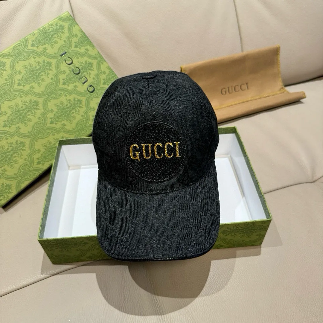 P90., Gucci (Gucci) new original baseball cap, Gucci hot stamping, the latest model at the counter, 1:1 custom mold opening, genuine mold opening, original canvas fabric + first layer of cowhide, original quality! The quality is great, the basic head circumference is 56cm, and the patch is adjustable.