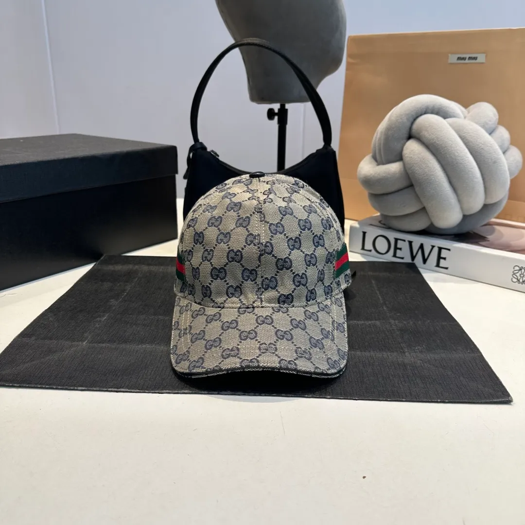 P60 Gucci (Gucci) classic original baseball cap😍Customized with 1:1 mold opening at the counter, the highest version, the original canvas is light and breathable! Photographed in real life, suitable for men and women in all seasons, basic head circumference 56cm, adjustable patches.