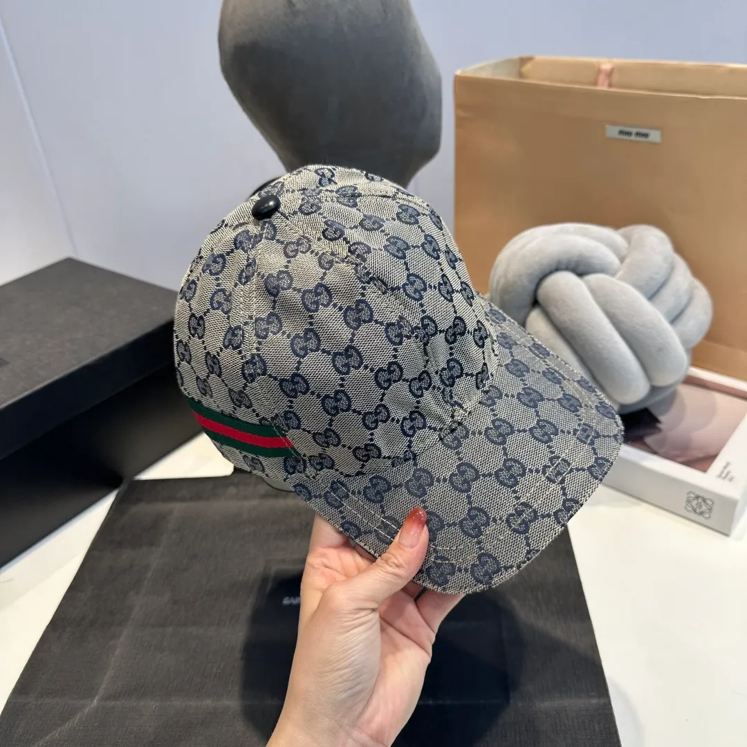 P60 Gucci (Gucci) classic original baseball cap😍Customized with 1:1 mold opening at the counter, the highest version, the original canvas is light and breathable! Photographed in real life, suitable for men and women in all seasons, basic head circumference 56cm, adjustable patches.