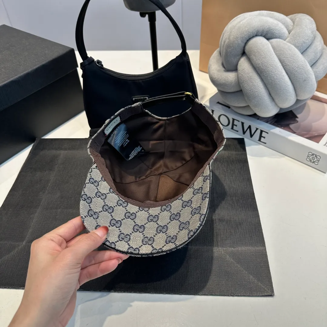 P60 Gucci (Gucci) classic original baseball cap😍Customized with 1:1 mold opening at the counter, the highest version, the original canvas is light and breathable! Photographed in real life, suitable for men and women in all seasons, basic head circumference 56cm, adjustable patches.