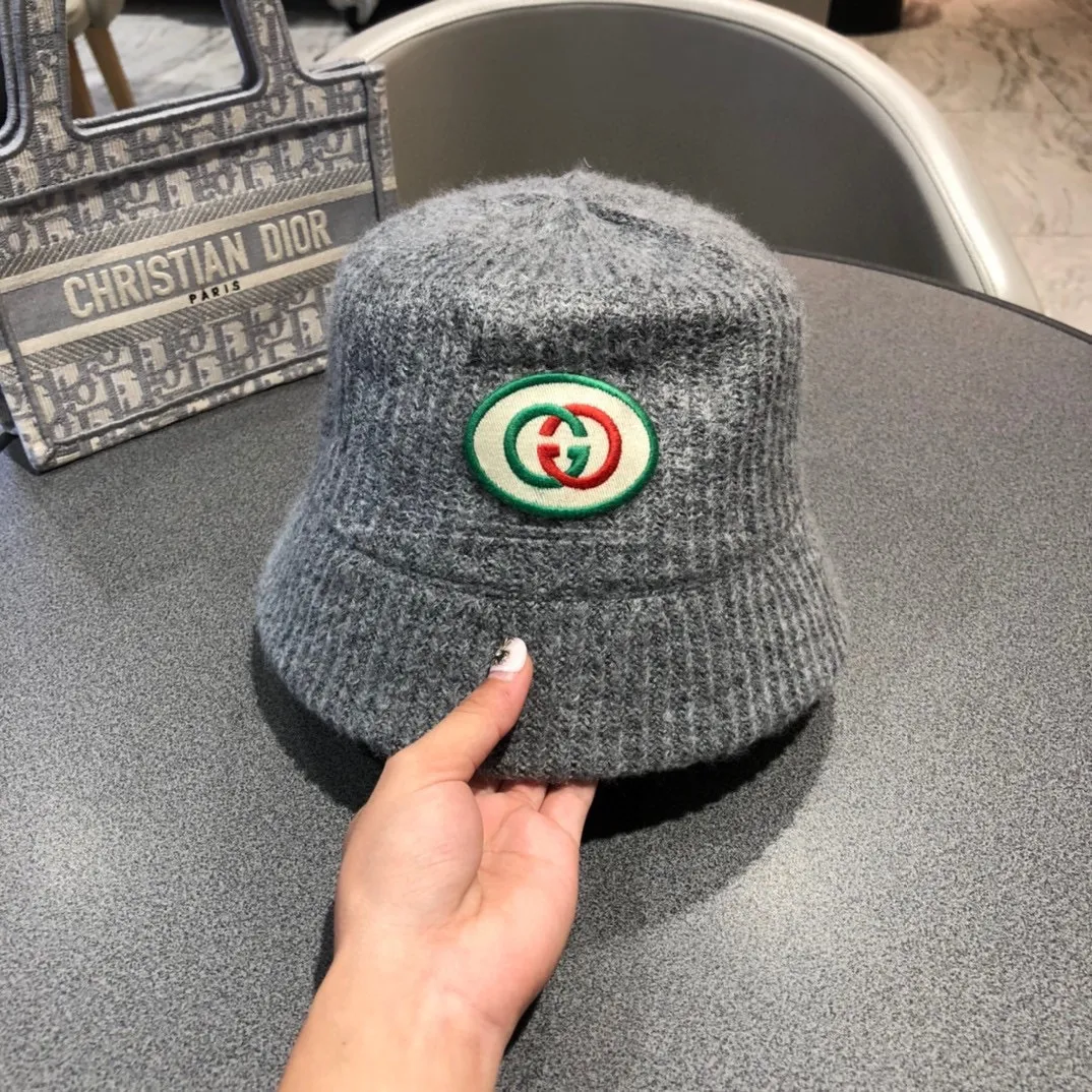 P160 GUCCI Rabbit Velvet Bucket Hat The same solid color knitted hat as the star, with delicate and soft texture and thick fabric!