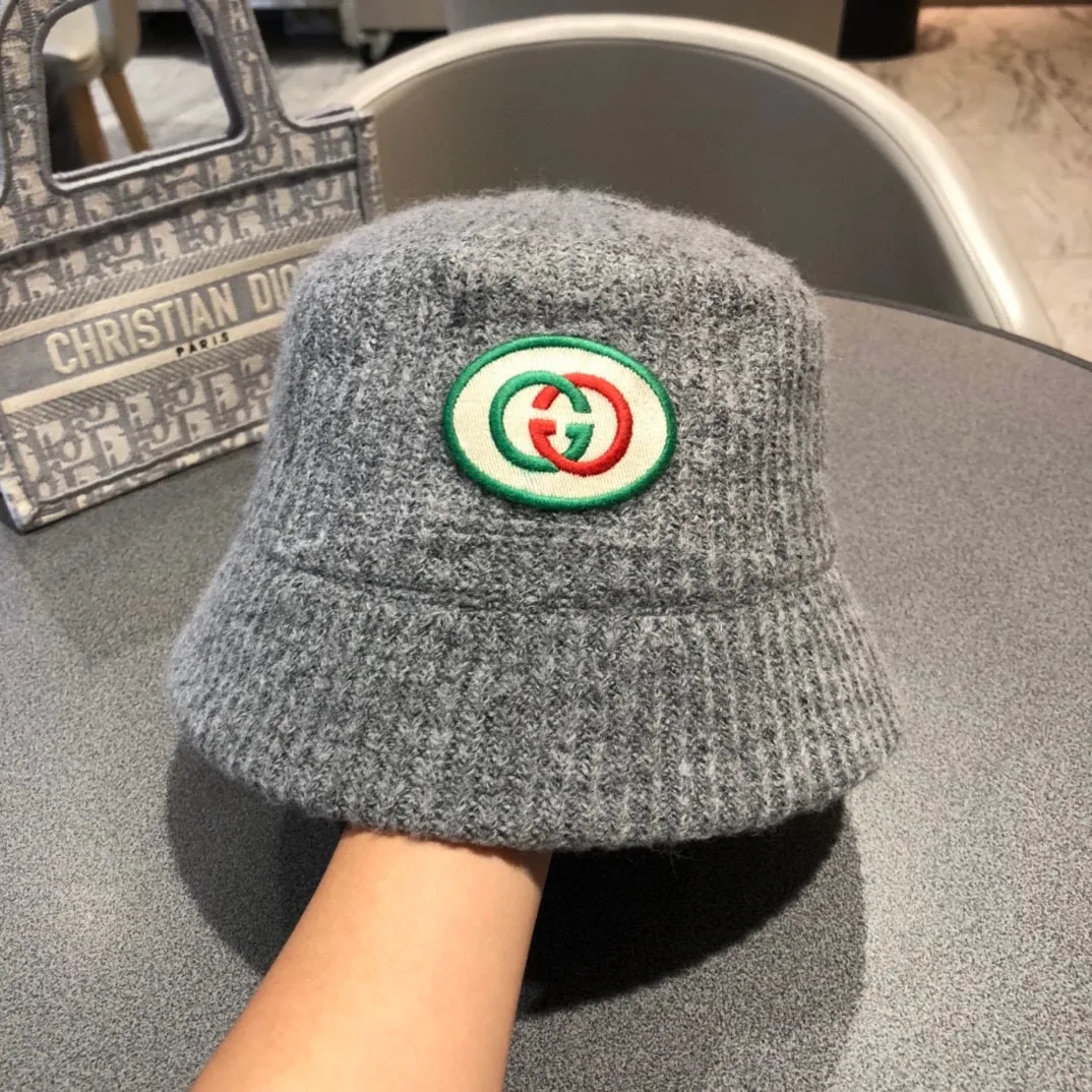 P160 GUCCI Rabbit Velvet Bucket Hat The same solid color knitted hat as the star, with delicate and soft texture and thick fabric!