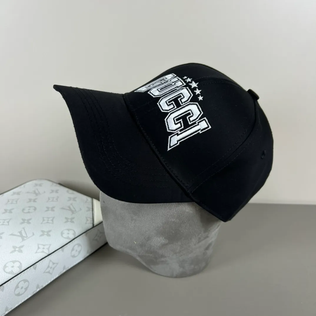P56💰Gucci Baseball Cap♥️GUCCI🧢Official website new product, baseball cap, original quality, hot arrival 🔥🎩 The craftsmanship is very exquisite, high-end and classy! Low-key luxury, easy to carry! Running volume!