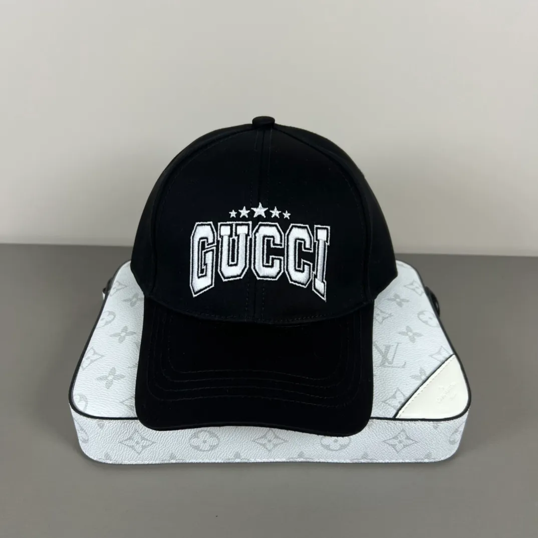 P56💰Gucci Baseball Cap♥️GUCCI🧢Official website new product, baseball cap, original quality, hot arrival 🔥🎩 The craftsmanship is very exquisite, high-end and classy! Low-key luxury, easy to carry! Running volume!