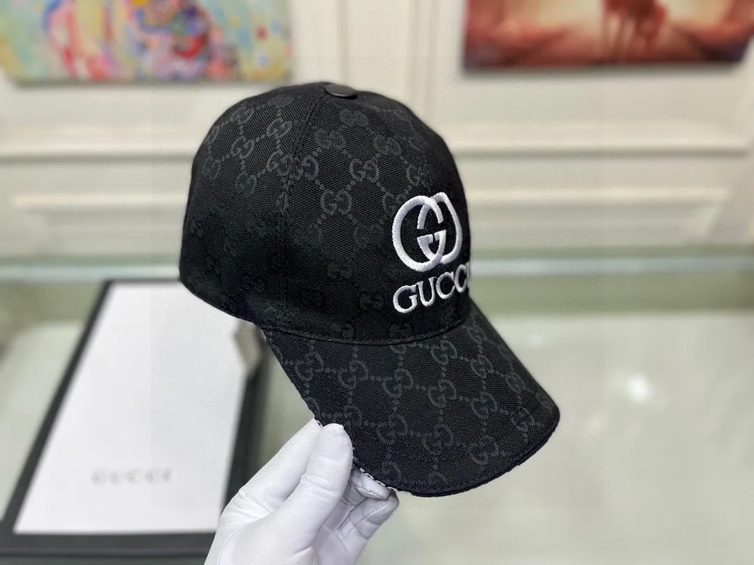 Batch 90, new Gucci (Gucci) original baseball cap, GUCCI embroidery, 1:1 mold customization, heavy embroidery, details comparable to counters, original canvas fabric + first-layer cowhide, excellent quality! The first choice for handsome men and beautiful women, fashionable and versatile. The basic head circumference is 56cm, and the patch is adjustable.