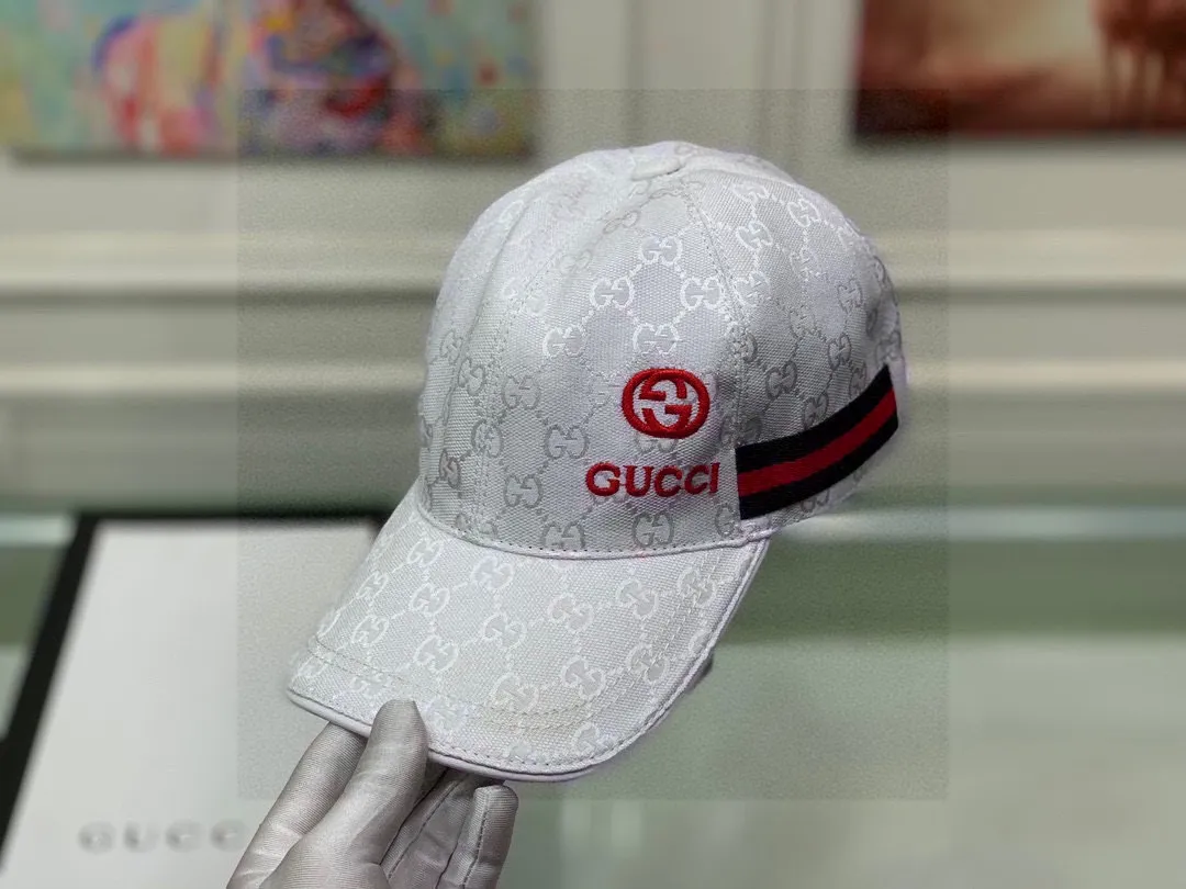 🉐️900,000-year-old classic model shipped!        , Gucci (Gucci) classic original baseball cap😍😍gucci small embroidery, 1:1 mold opening and customization at the counter, the highest version, original canvas fabric + first layer of cowhide, pure cotton lining, light and breathable! Photographed in real life, suitable for men and women in all seasons, basic head circumference 56cm, adjustable patches.
