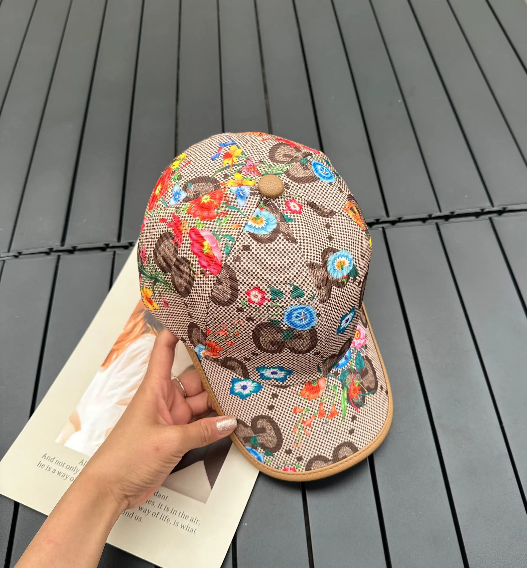 P50GUCCI 2023 new simple baseball cap, very trendy! Casual and sports style, classic production, super easy to match!