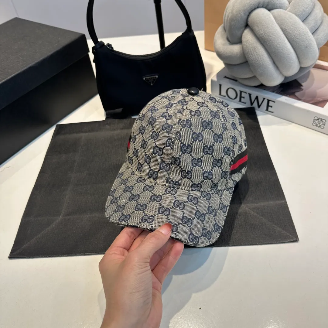 P60 Gucci (Gucci) classic original baseball cap😍Customized with 1:1 mold opening at the counter, the highest version, the original canvas is light and breathable! Photographed in real life, suitable for men and women in all seasons, basic head circumference 56cm, adjustable patches.