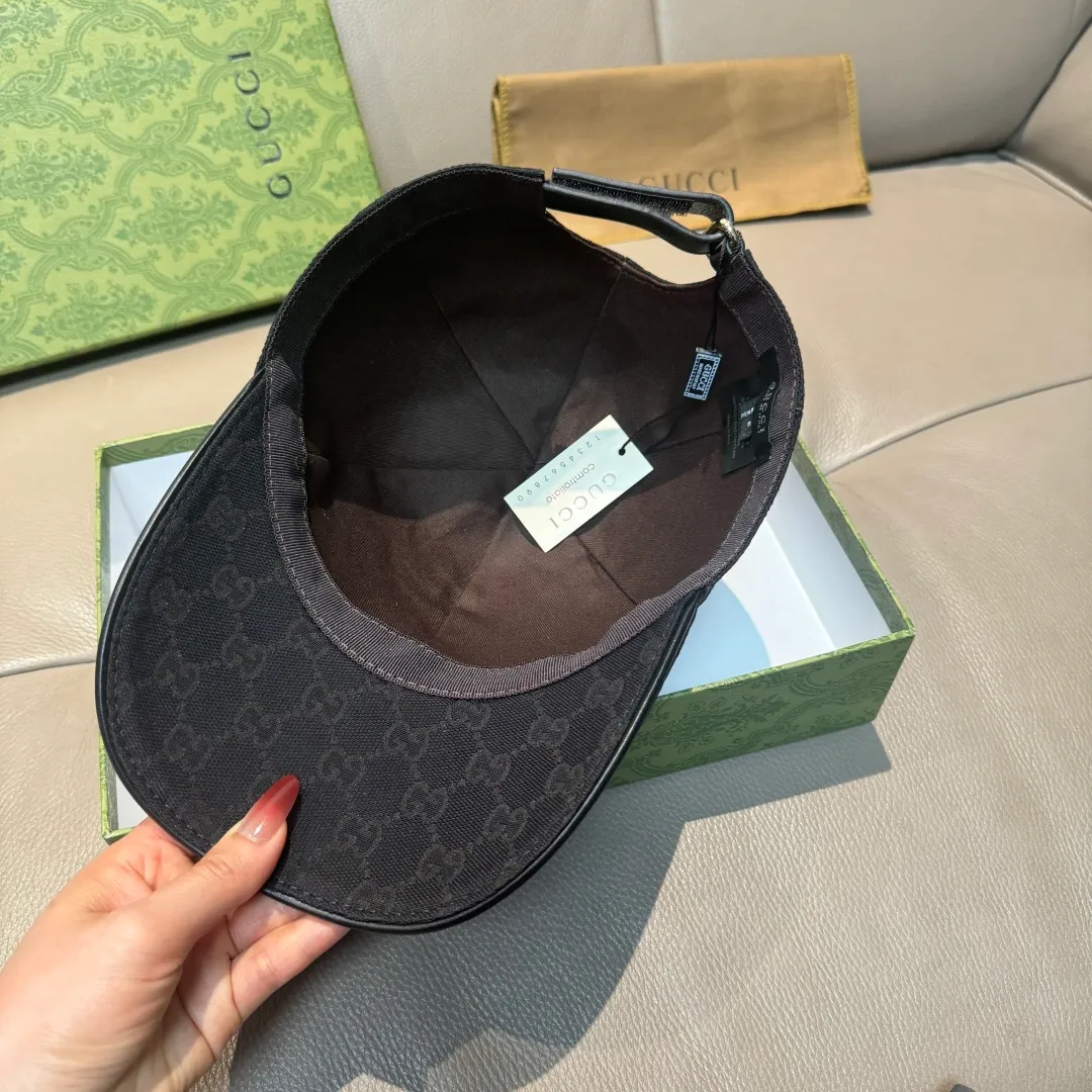p90 new model shipped!   , Gucci (Gucci) latest original baseball cap, Gucci small embroidery, 1:1 mold opening and customization at the counter, the highest version, original canvas + first-layer cowhide, pure cotton lining, light and breathable! Photographed in real life, suitable for men and women in all seasons, basic head circumference 56cm, adjustable patches.