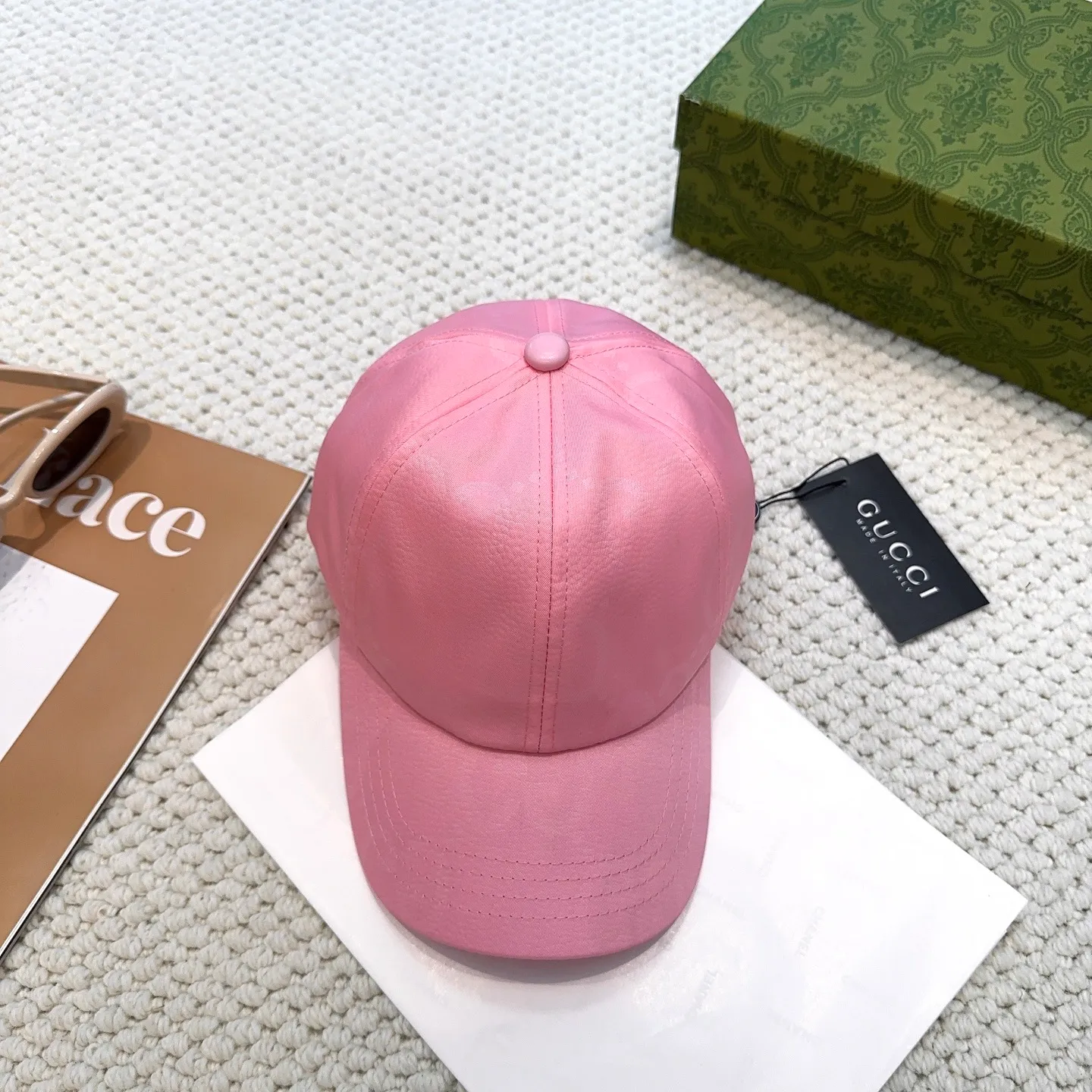 P60 original quality GUCCI Gucci baseball cap🧢Official website new product Gucci baseball cap🧢hot coming soon. The craftsmanship is very exquisite, high-end and classy! Low-key luxury, easy to carry! Running volume!