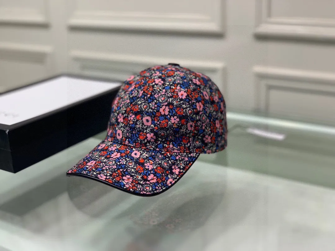 🉐110 Gucci 2021 new styles released! 😄Gucci (Gucci) new original baseball cap, Liberty London print, counter 1:1, imported canvas + first-layer cowhide, popular on behalf of purchase, versatile style for men and women, great quality! The basic head circumference is 56cm, and the patch is adjustable.