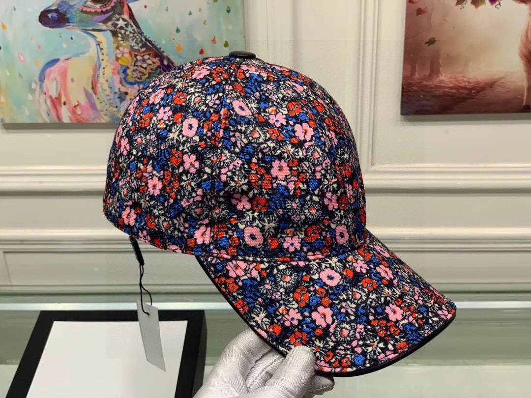 🉐110 Gucci 2021 new styles released! 😄Gucci (Gucci) new original baseball cap, Liberty London print, counter 1:1, imported canvas + first-layer cowhide, popular on behalf of purchase, versatile style for men and women, great quality! The basic head circumference is 56cm, and the patch is adjustable.