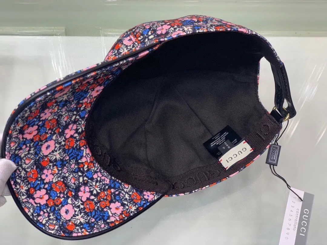 🉐110 Gucci 2021 new styles released! 😄Gucci (Gucci) new original baseball cap, Liberty London print, counter 1:1, imported canvas + first-layer cowhide, popular on behalf of purchase, versatile style for men and women, great quality! The basic head circumference is 56cm, and the patch is adjustable.