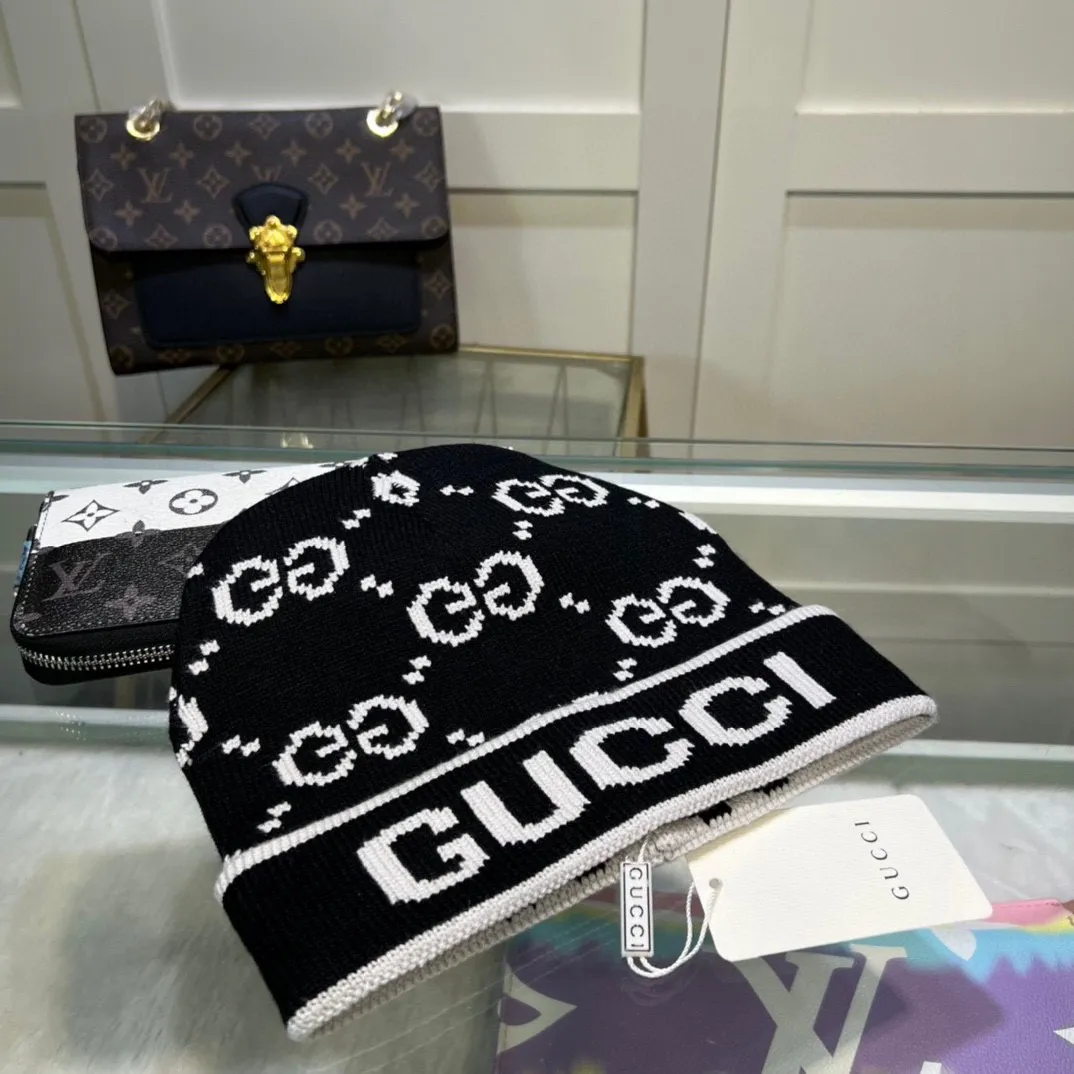 P44 with dust bag Gucci official website knitted hat 😘 Cashmere material 🙆🏻New official website 😱 Simple and elegant 👍 The tight knitting method is very thick, soft and comfortable 🙈Warm and fashionable❤️Can’t put it down👍Dear, hurry up and get it👍😘Same style for men and women!