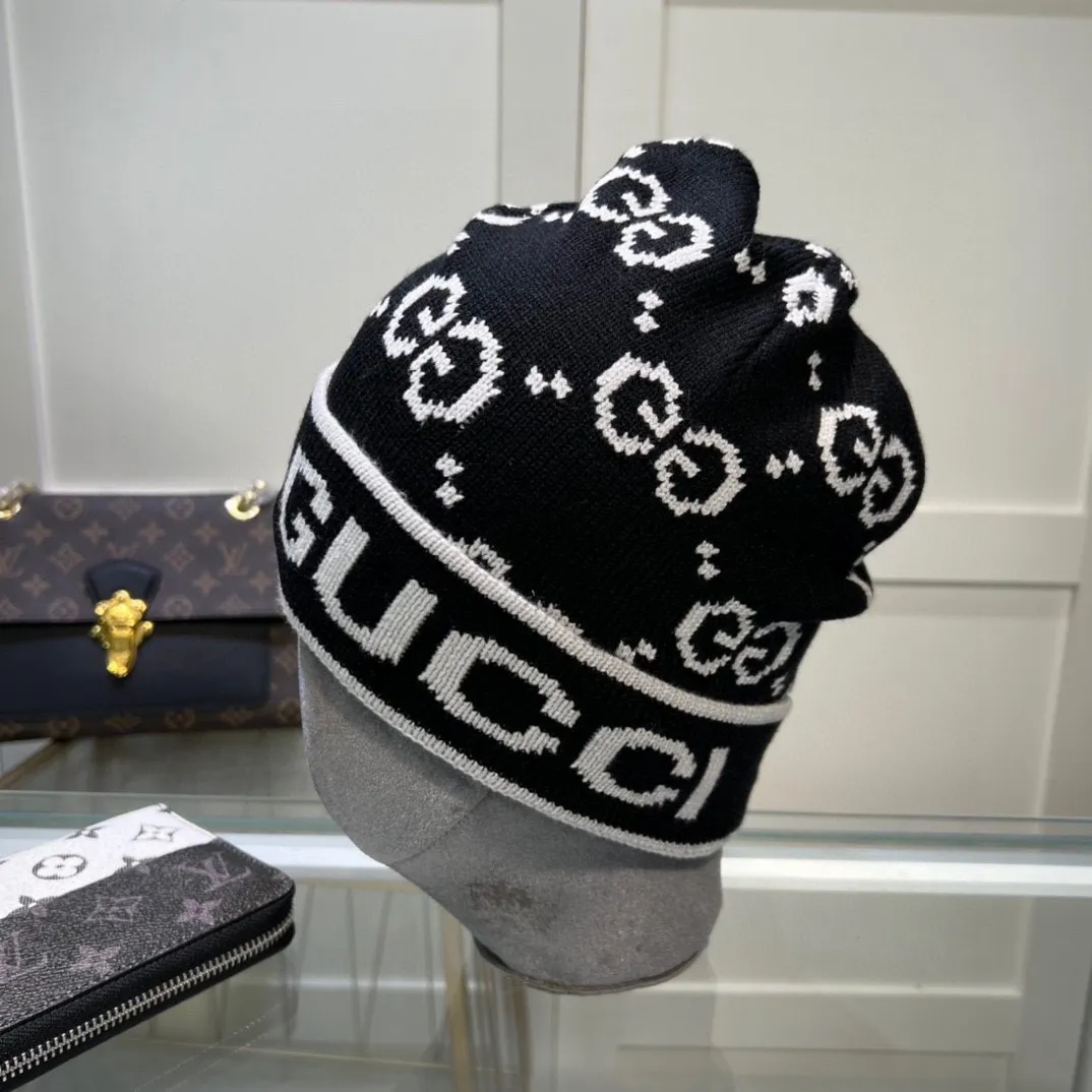 P44 with dust bag Gucci official website knitted hat 😘 Cashmere material 🙆🏻New official website 😱 Simple and elegant 👍 The tight knitting method is very thick, soft and comfortable 🙈Warm and fashionable❤️Can’t put it down👍Dear, hurry up and get it👍😘Same style for men and women!
