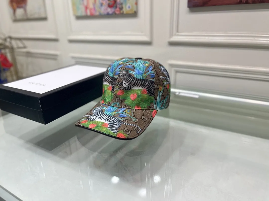 🉐90, Gucci (Gucci) new original baseball cap, Jungle Tiger, 1:1 mold opening and customization at the counter, original canvas fabric + first layer of cowhide, pure cotton lining, light and breathable! The quality is great, the basic head circumference is 56cm, and the patch is adjustable.