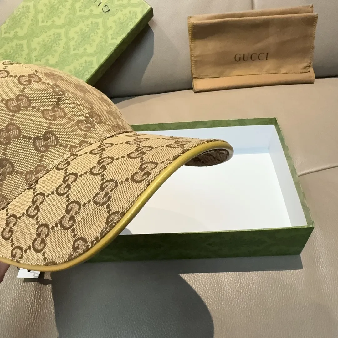 p90 ten thousand year old classic new color is shipped!   , Gucci (Gucci) classic original baseball cap 😍😍 1:1 mold opening and customization at the counter, the highest version, original canvas fabric + first layer of cowhide, light and breathable! Photographed in real life, suitable for men and women in all seasons, basic head circumference 56cm, adjustable patches.