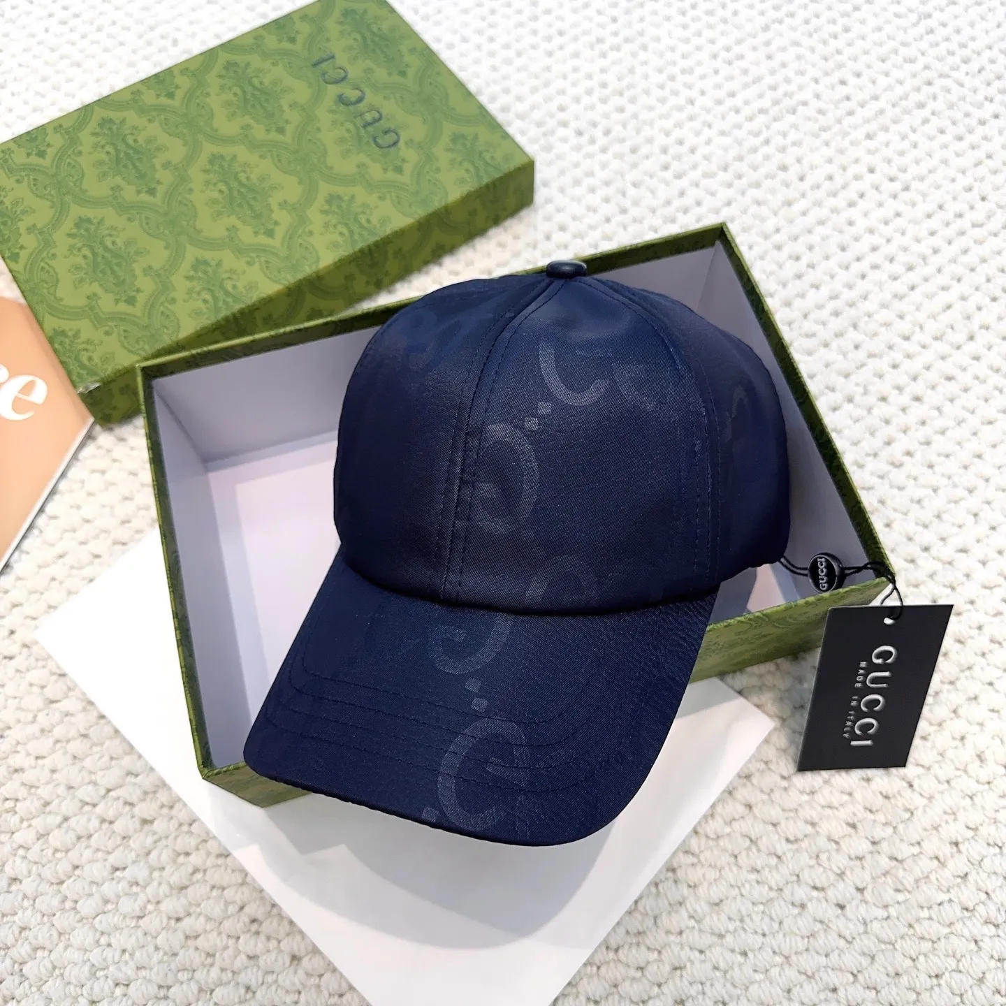 P66 original quality GUCCI Gucci baseball cap🧢Official website new product Gucci baseball cap🧢hot coming. The craftsmanship is very exquisite, high-end and classy! Low-key luxury, easy to carry! Running volume!
