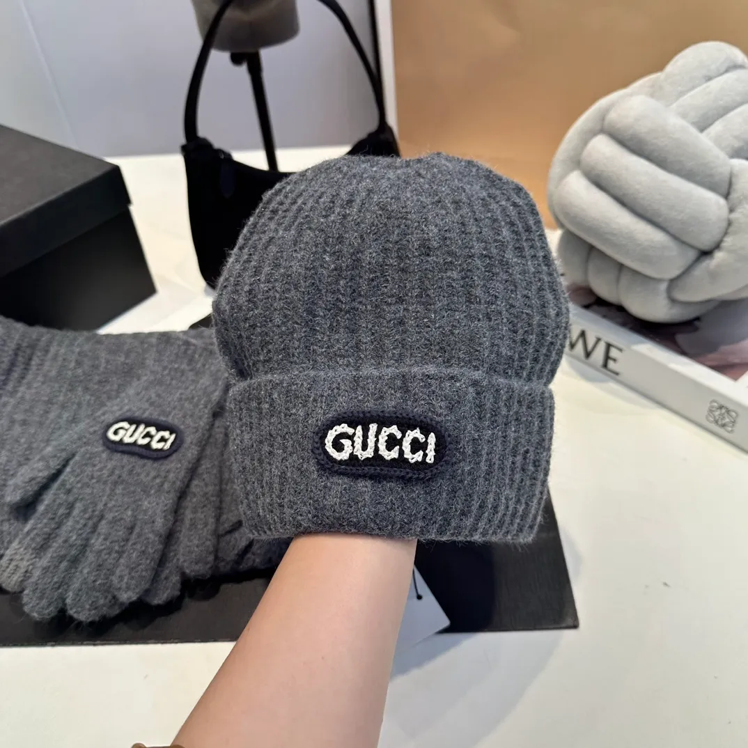 P180 Gucci Gucci three-piece set👏rabbit wool + cashmere knitted scarf and hat set, warm and fashionable, comfortable and soft texture, versatile style💑unisex, couple style