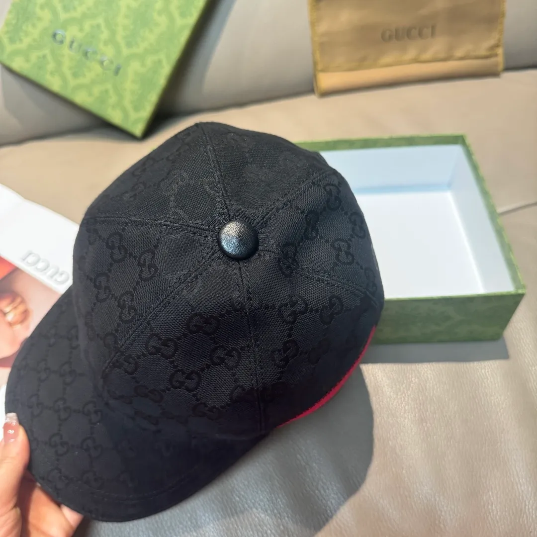 p90, Gucci (Gucci) new original baseball cap, red and green webbing, 1:1 mold customization, original canvas + first-layer cowhide, popular purchasing agent, versatile style for men and women, great quality! The basic head circumference is 56cm, and the patch is adjustable.