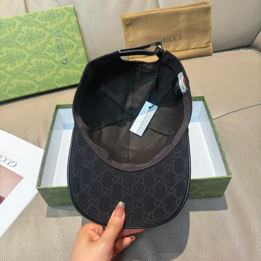 p90, Gucci (Gucci) new original baseball cap, red and green webbing, 1:1 mold customization, original canvas + first-layer cowhide, popular purchasing agent, versatile style for men and women, great quality! The basic head circumference is 56cm, and the patch is adjustable.